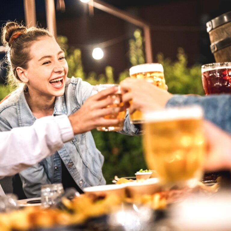 sports bar in Kenosha County sports bar in Kenosha County, outdoor beer garden Kenosha, Bristol WI nightlife